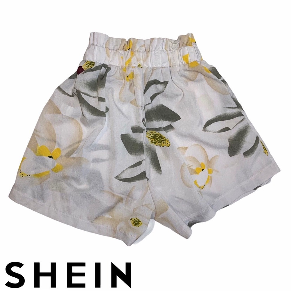 Like New!! Frill Waist Floral Print Shorts in XS